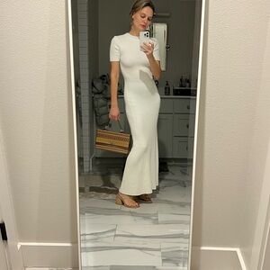 DElegant White Ribbed Dress